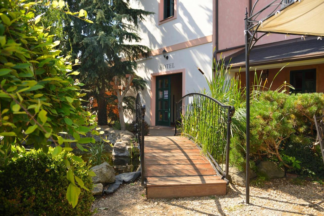 Hotel Via Ironia Vysoke Myto Exterior photo
