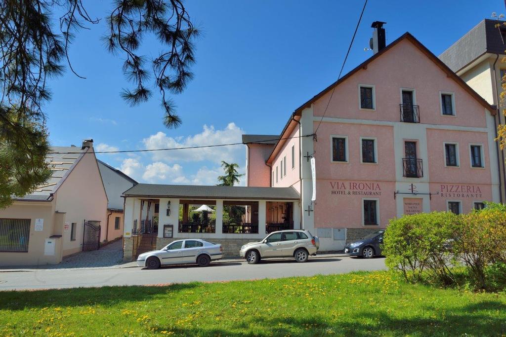 Hotel Via Ironia Vysoke Myto Exterior photo